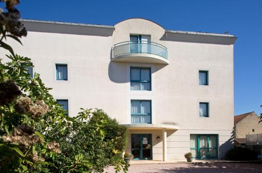 Logis L'Auberge Bourbonnaise - Housity