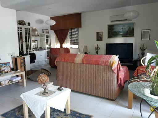 Shared Top 1st floor villa - Housity