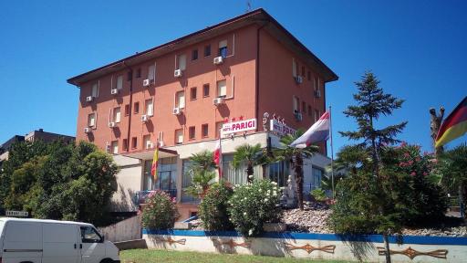 Hotel Parigi - Housity