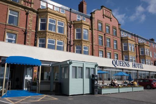 Queens Hotel - Housity