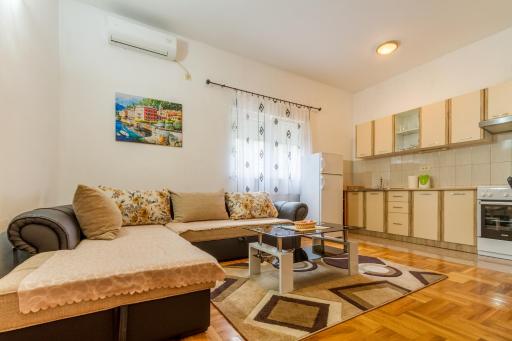 Nikola Pleasure Apartments - Housity