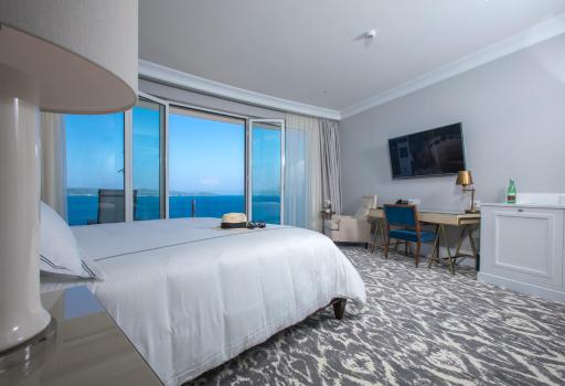 Royal Blue Hotel - Housity