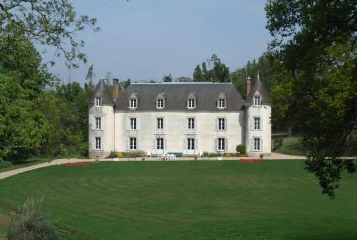 Château de La Ville-Huë - Housity