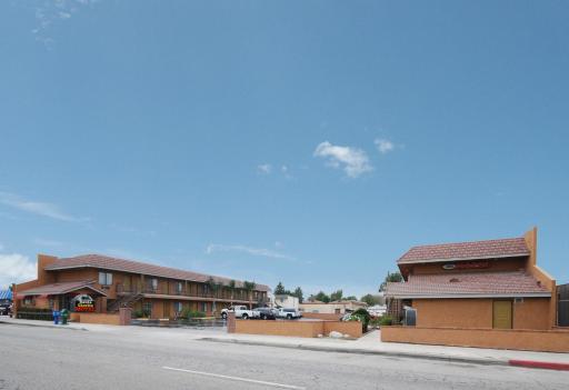 Santa Clarita Motel - Near six Flags Magic Mountain - Valencia - Housity