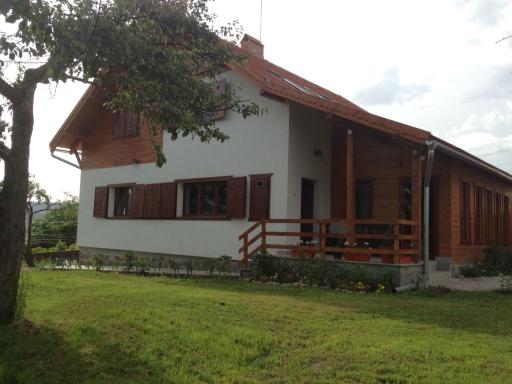 Eszter Guesthouse - Housity