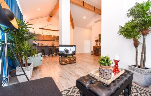 Parliament & River View Apartments - Housity
