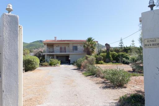 Sunset Beach House - Housity
