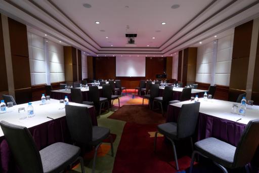 Wharney Hotel - Housity