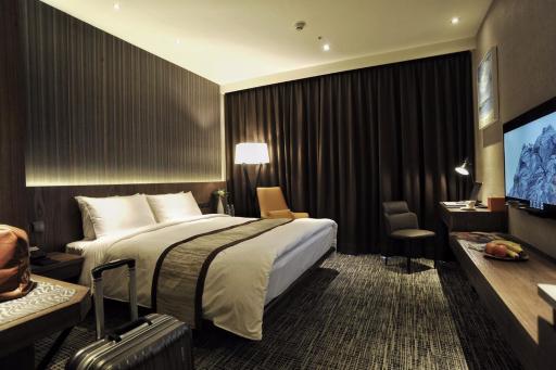 Hotel In - Housity