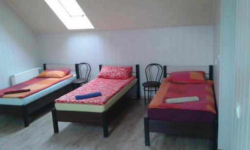 Pokoje Gościnne "U Karola" Pracownicze - Housity