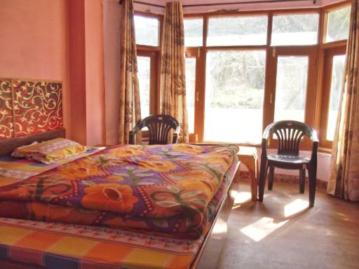 Pines and Peaks Hotel - Housity