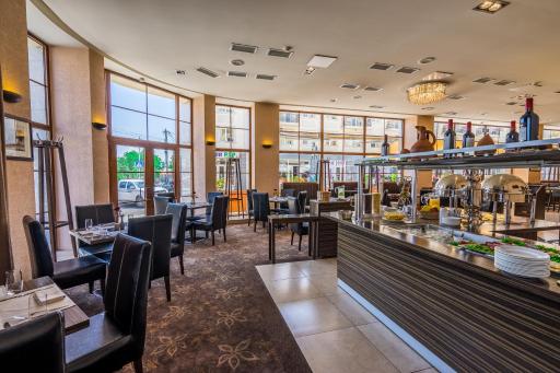 Hotel Lomsia - Housity