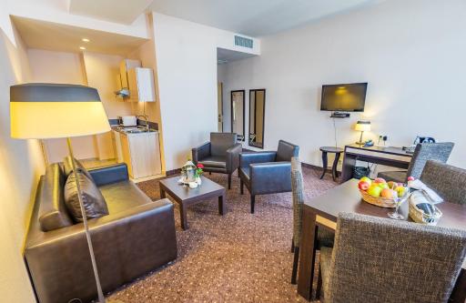 Hotel Lomsia - Housity