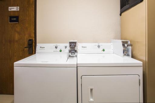Super 8 by Wyndham Flagstaff - Housity