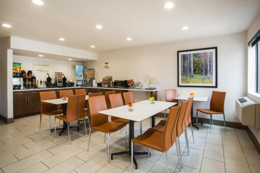 Super 8 by Wyndham Flagstaff - Housity