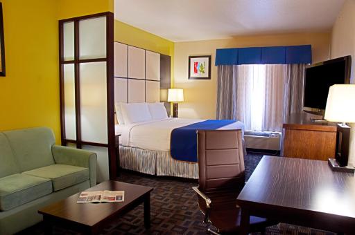 Super 8 by Wyndham Irving/DFW Apt/North - Housity