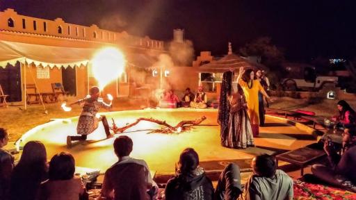 Desert Night Camp - Housity