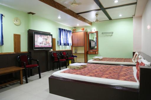 Hotel Suriyapriya - Housity