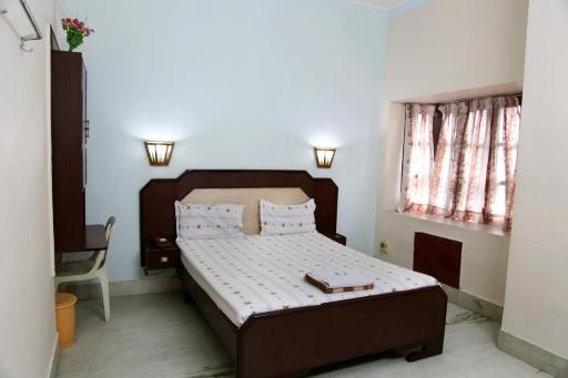 Hotel Suriyapriya - Housity
