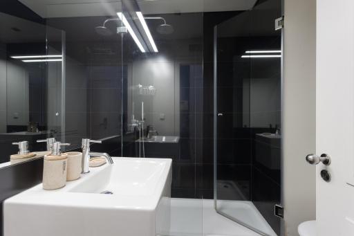 Baixa Vintage Three-Bedroom Apartment - by LU Holidays - Housity