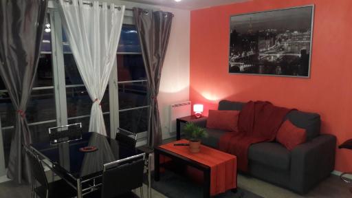 DISNEYLAND PARIS/VAL 2 APART' - Housity