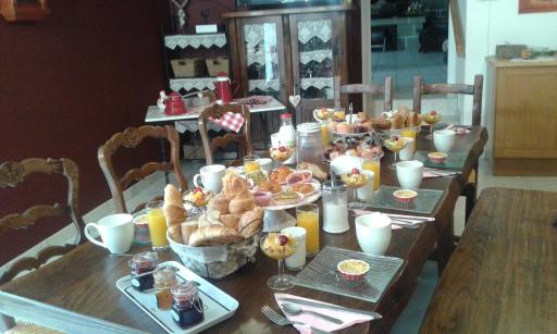 La Gerbaudiere Chambres&Table d hotes proche Mont Saint Michel CUISINE MAISON - Housity