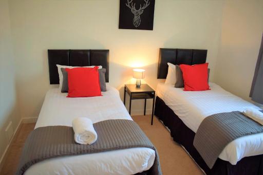 Kelpies Serviced Apartments MacGregor- 2 Bedrooms - Housity