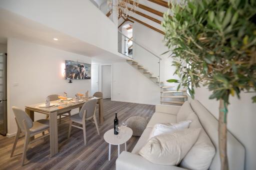 Feel like an Emperor Apartments - Housity