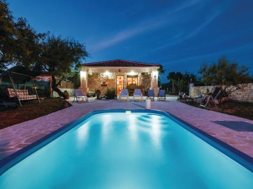 Dalmatian stone house with pool - Housity