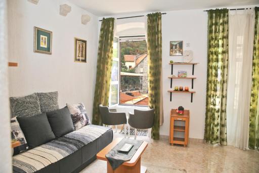 Old town Kotor Square - Housity