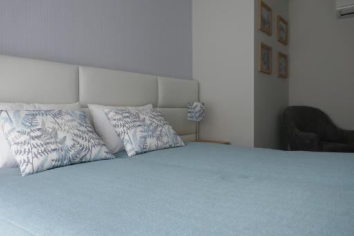 Two Churches Apartment - Housity