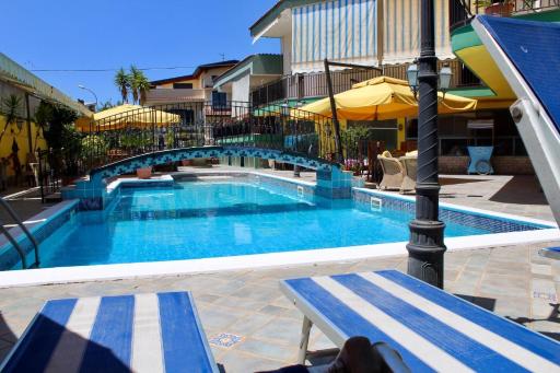 Hotel cappuccetto rosso - Housity