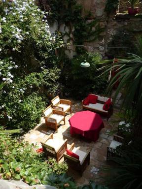 Maison d'Almes - Housity