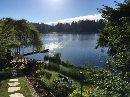 Cottage Lake Bed and Breakfast - Housity