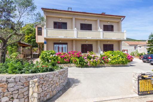 Apartments Ani - Housity