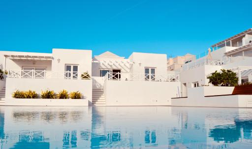 Flower Beach Deluxe - Housity