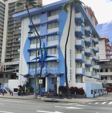 Holiday Surf Hotel (with full kitchen) - Housity