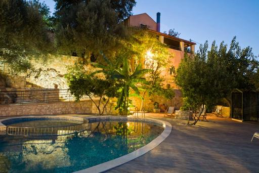 Agathes Traditional Houses - Housity