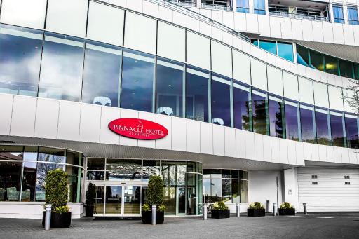 Pinnacle Hotel at the Pier - Housity