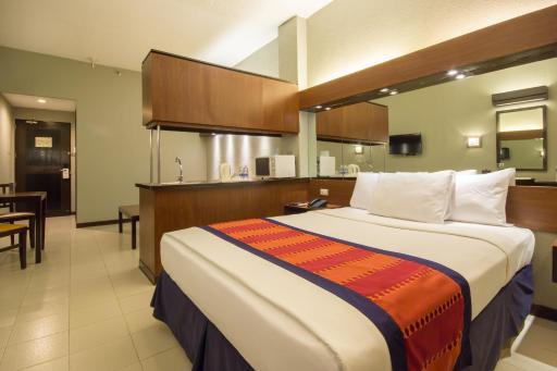Microtel by Wyndham Eagle Ridge - Housity