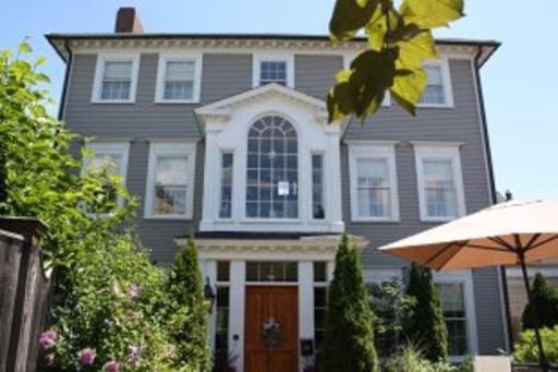 Compass Rose Inn - Housity