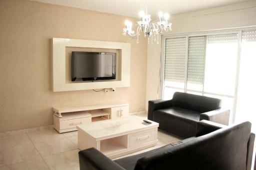 Beautiful 3 Bedroom Apartment - Housity