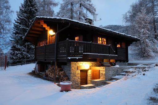 Rosso 38 Chalet - Housity
