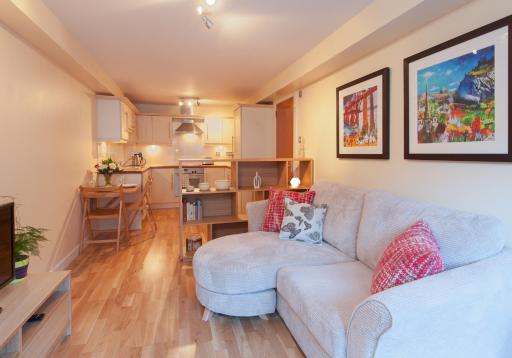 The Drummond Street Residence - Housity