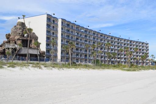 Days Inn by Wyndham Panama City Beach/Ocean Front - Housity