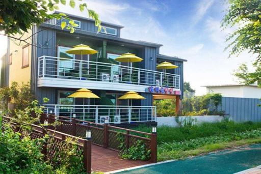 Suncheonbay Reed Field Pension - Housity