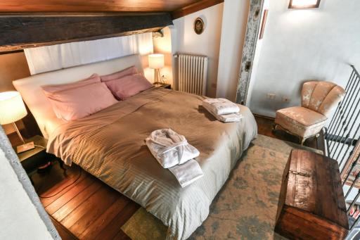 Romantic Terrace - Housity
