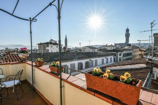 Romantic Terrace - Housity