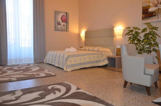 Moonlight Hotel&Suites - Housity