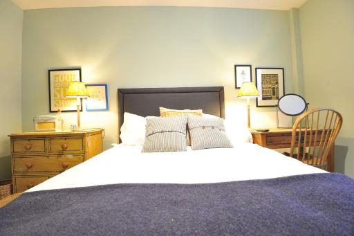 The Narrowboat - Housity